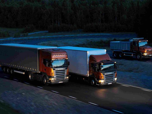 http://www.fanmar.com.br/wp-content/uploads/2015/09/Three-orange-Scania-trucks-640x480.jpg