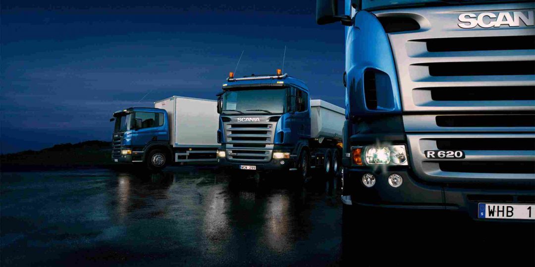 http://www.fanmar.com.br/wp-content/uploads/2015/09/Three-trucks-on-blue-background-1080x540.jpg