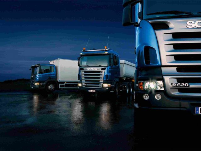 http://www.fanmar.com.br/wp-content/uploads/2015/09/Three-trucks-on-blue-background-640x480.jpg