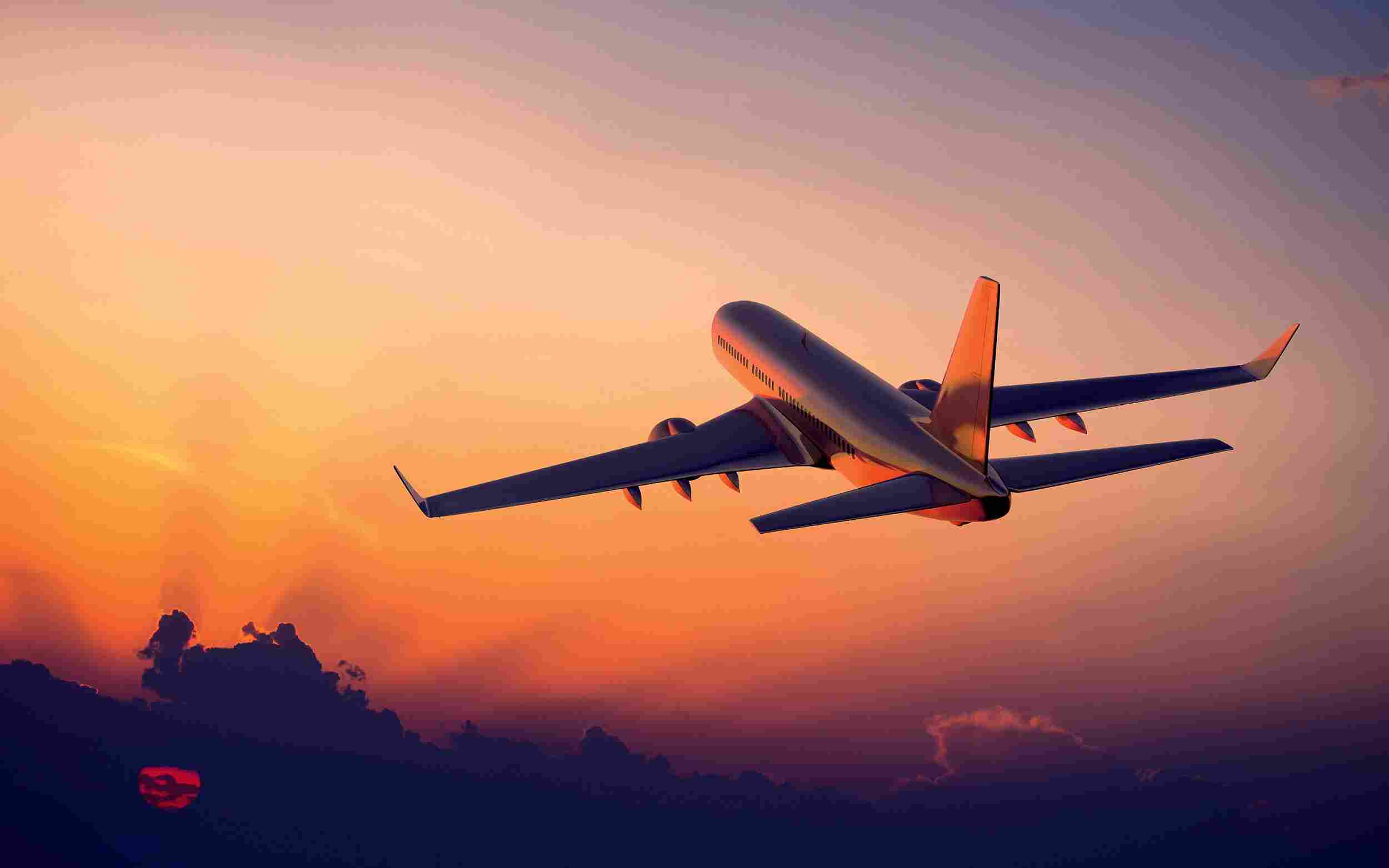 https://www.fanmar.com.br/wp-content/uploads/2015/10/airliner-plane-sunset-1.jpg